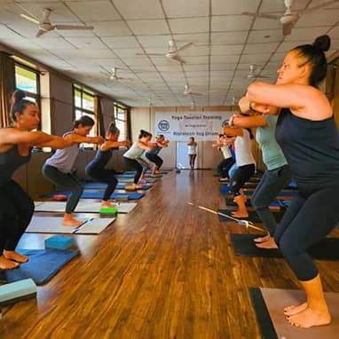 100 Hour Yoga Teacher Training In Rishikesh